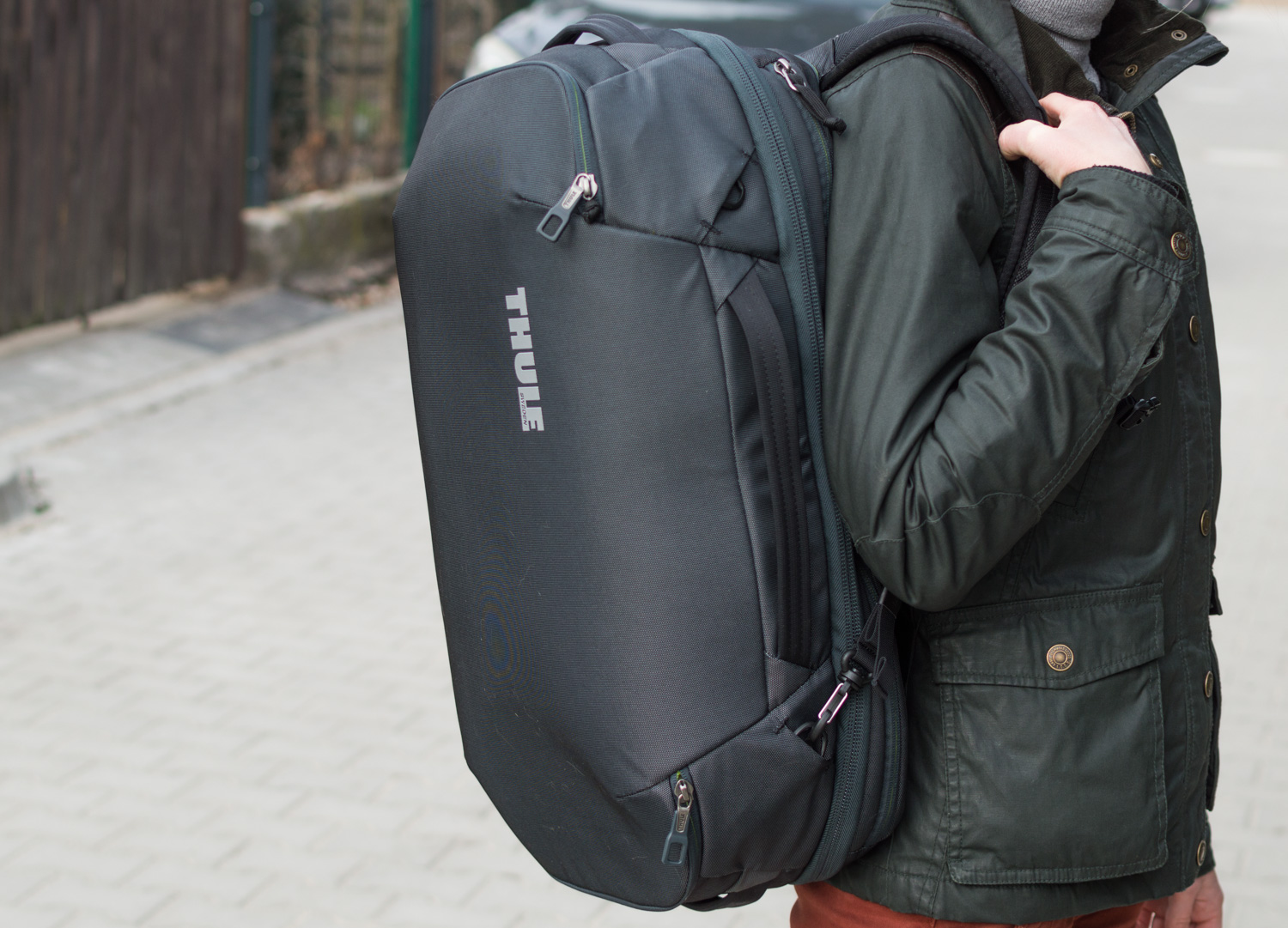 Thule-Subterra-Carry-On-40L-14 class="wp-image-549437" 