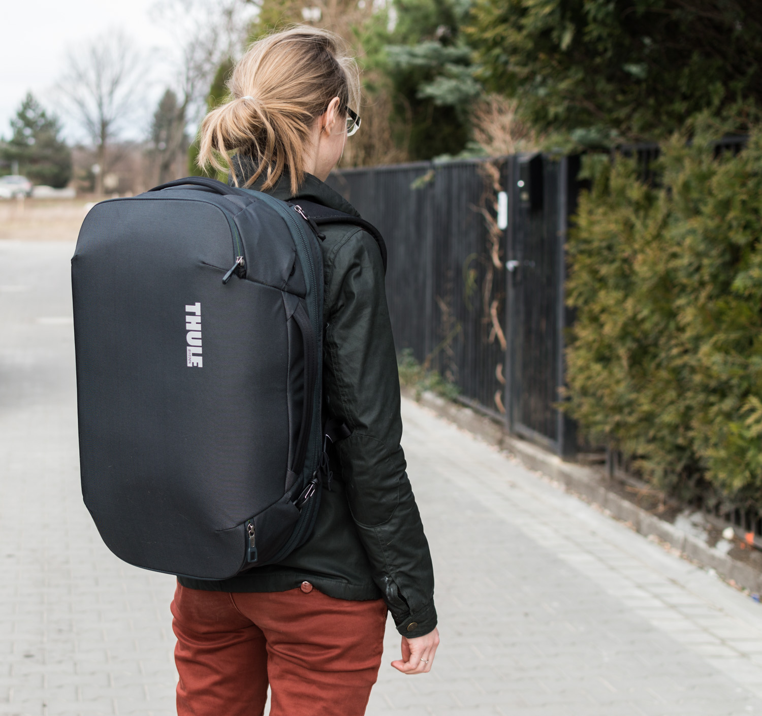 Thule-Subterra-Carry-On-40L-16 class="wp-image-549438" 
