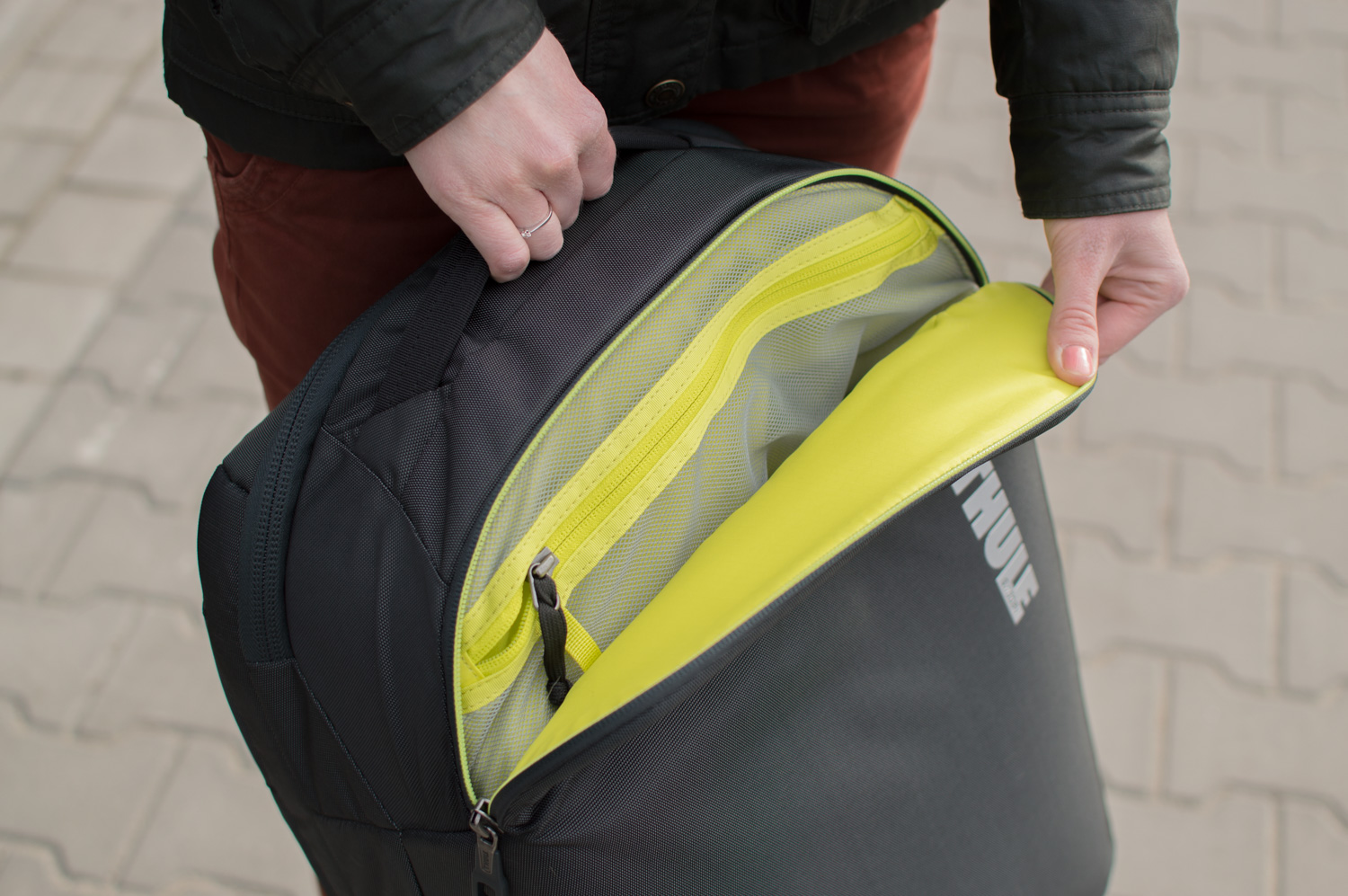 Thule-Subterra-Carry-On-40L-17 class="wp-image-549439" 