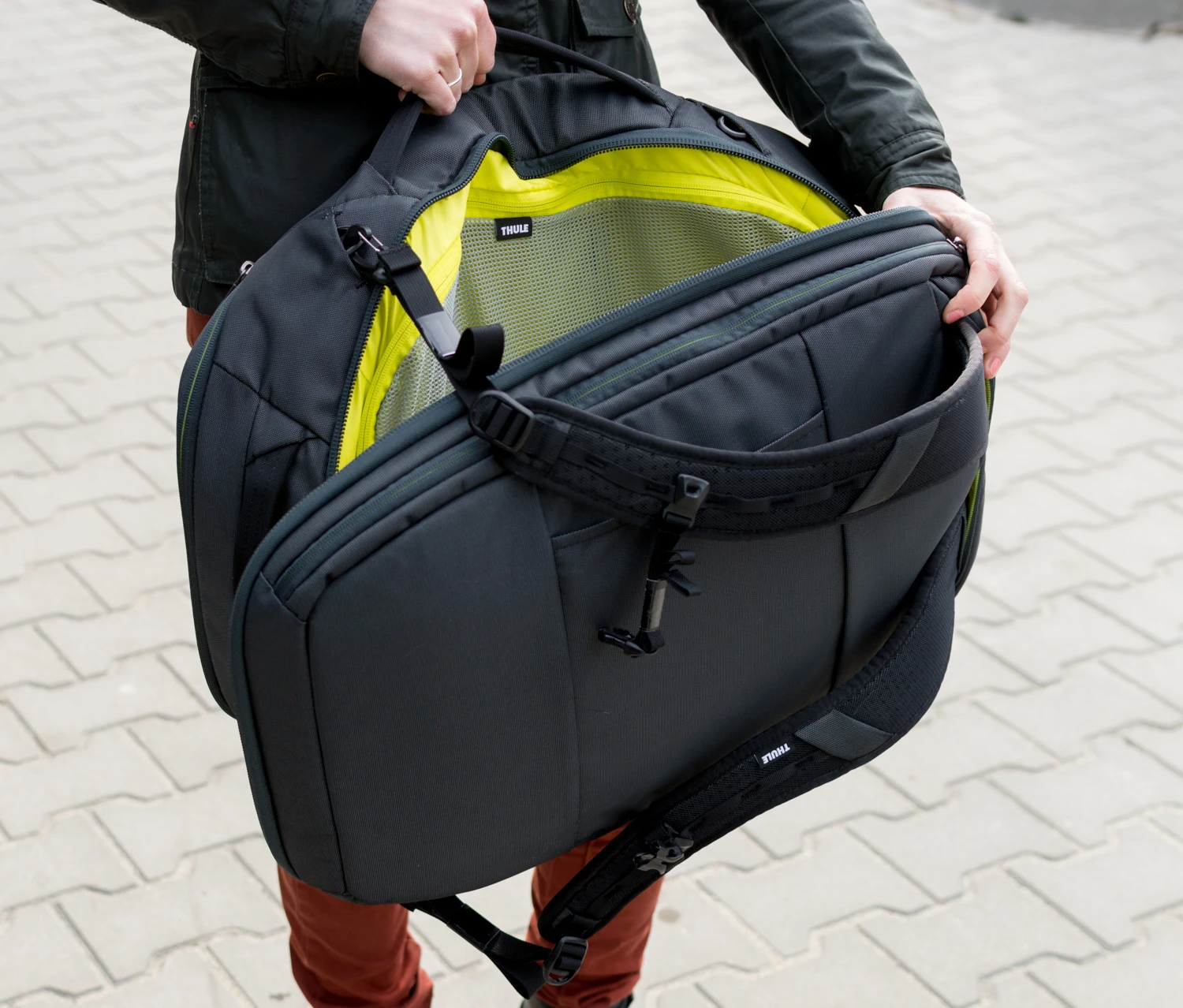 Thule-Subterra-Carry-On-40L-23 class="wp-image-549445" 