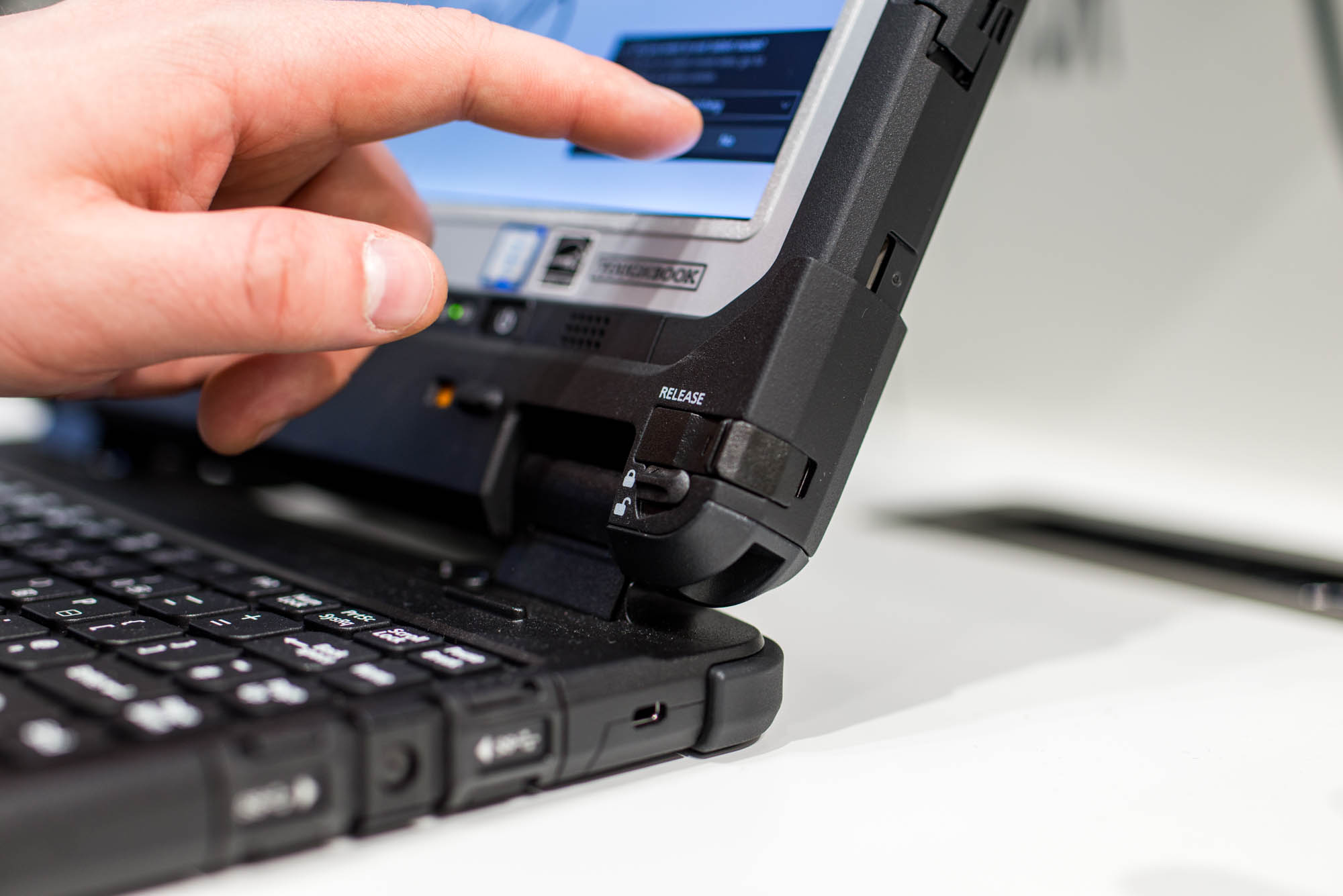 Toughbook-C33-MWC-2017-12 class="wp-image-548306" 