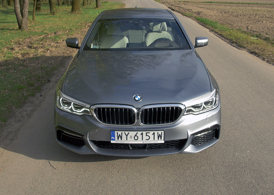 BMW 540i xdrive class="wp-image-561115" 