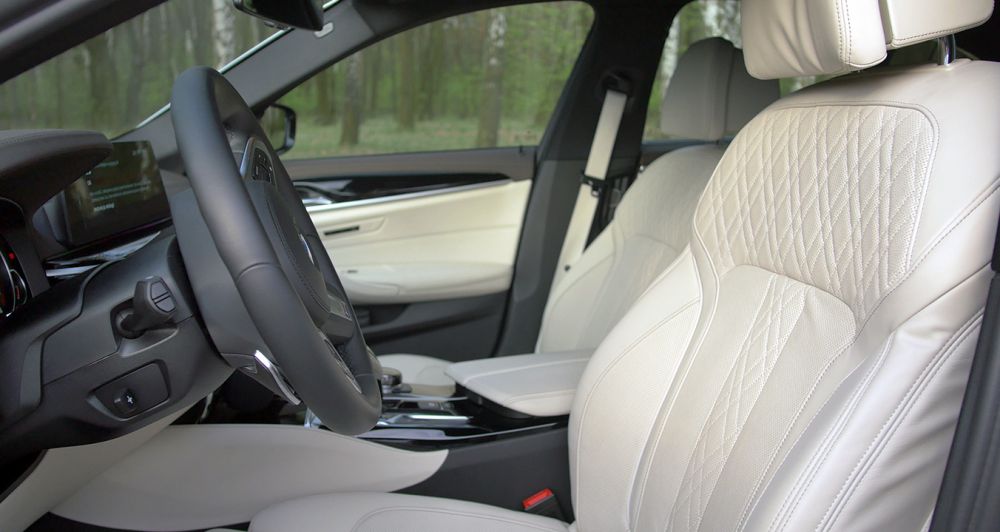 BMW 540i xdrive class="wp-image-561092" 