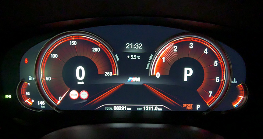 BMW 540i xdrive class="wp-image-561085" 