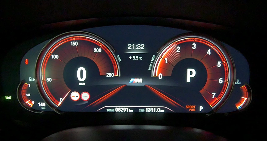 BMW 540i xdrive class="wp-image-561085" 