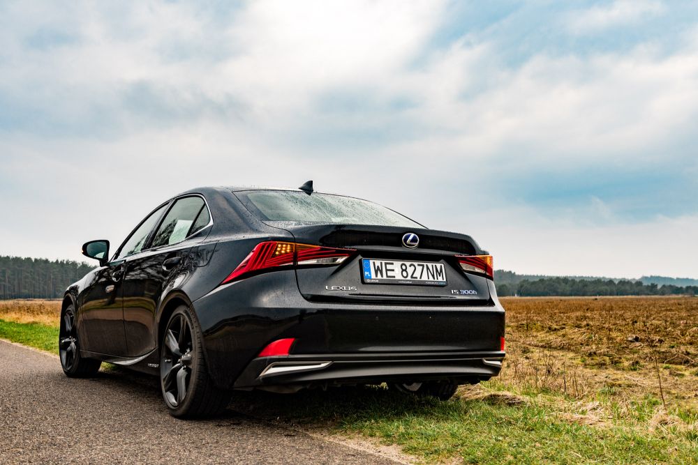 https://ocs-pl.oktawave.com/v1/AUTH_2887234e-384a-4873-8bc5-405211db13a2/spidersweb/2017/04/Lexus-IS-300h-38-1000x667.jpg