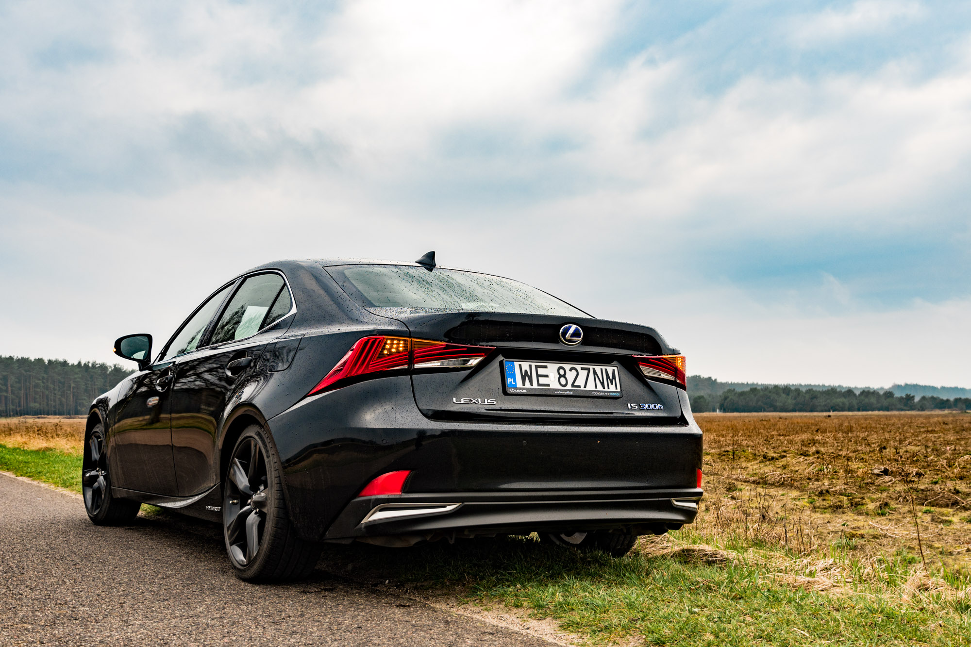Lexus IS 300h. 
