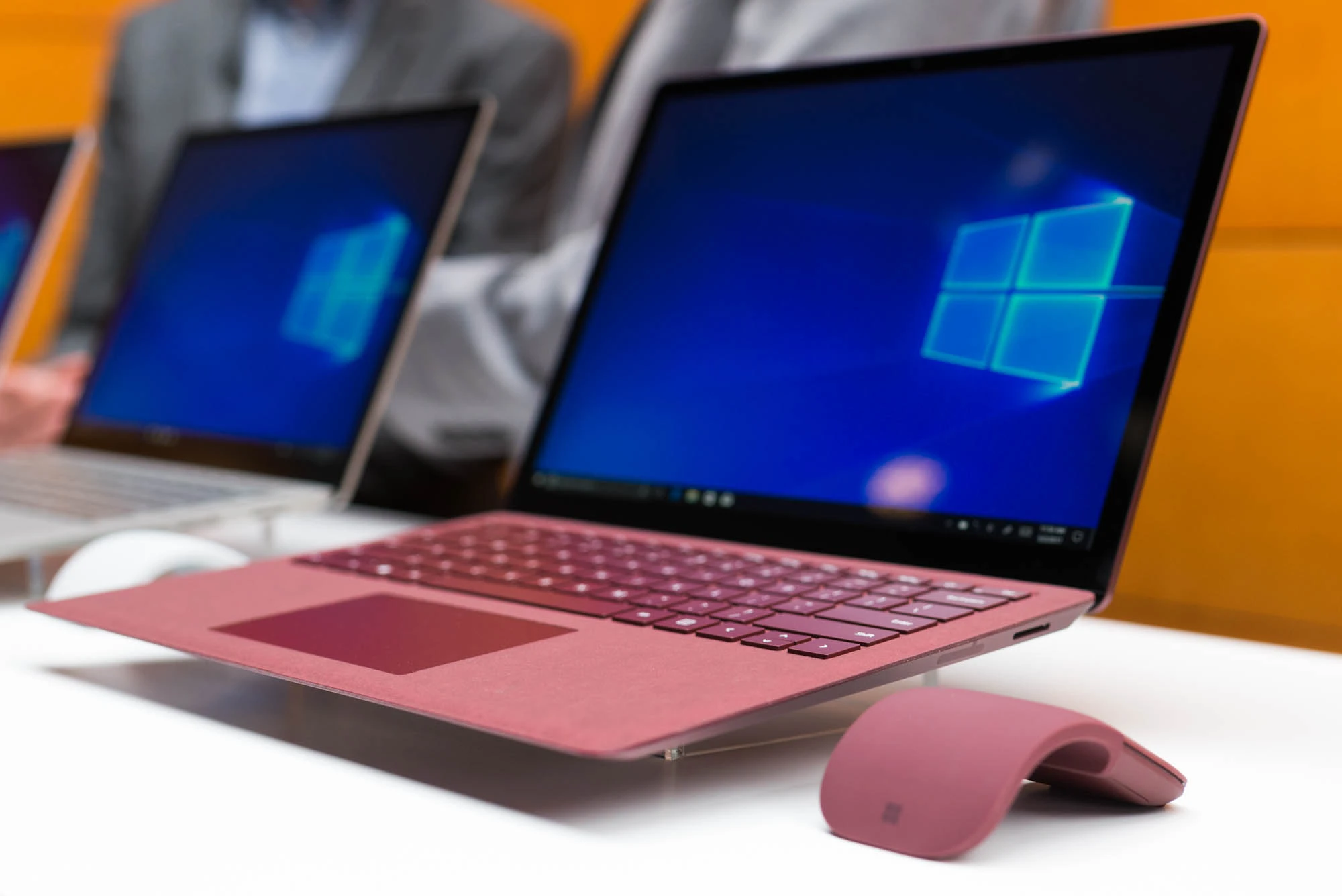Reklamy Windows 10 Pro szkodzą premierze Windows 10 S