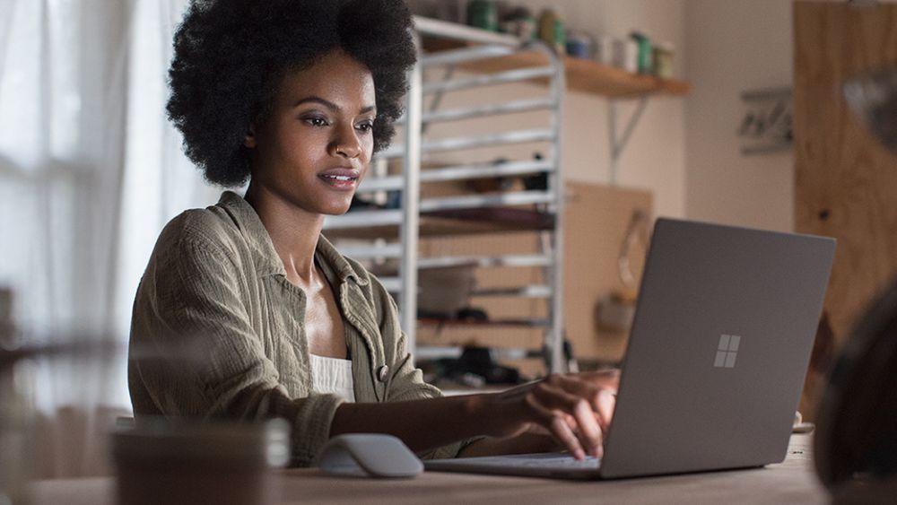 surface laptop class="wp-image-561885" 