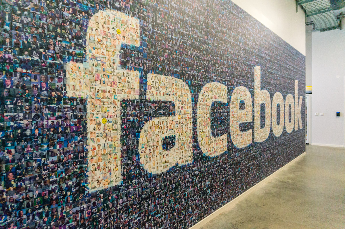 Facebook TV wideo / Facebook Workplace Chat app