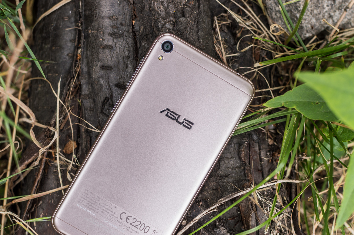 Asus Zenfone Live - 8 razy na tak i 4 razy na nie. Recenzja Spider's Web