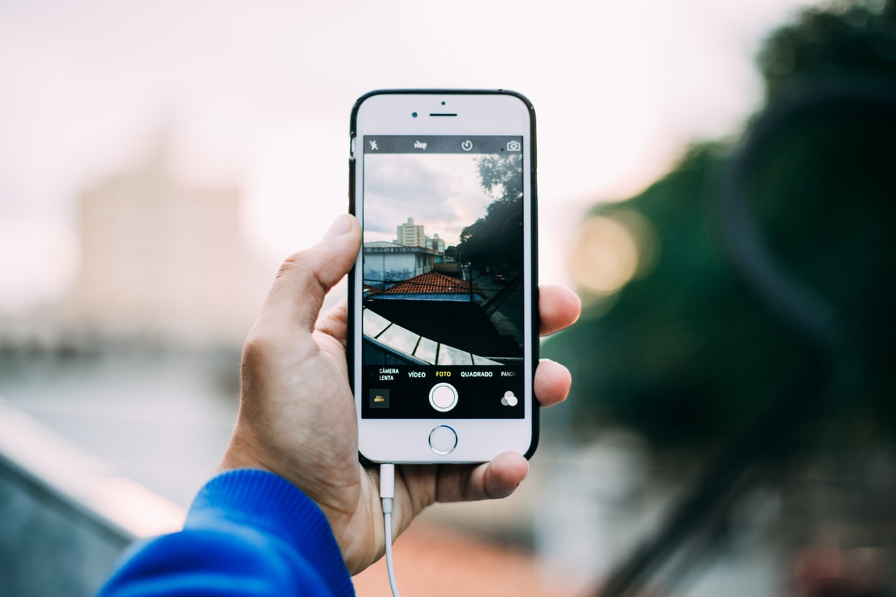 Apple pokazuje profesjonalny film z iPhone’a. Z tymi aplikacjami nagrasz podobny