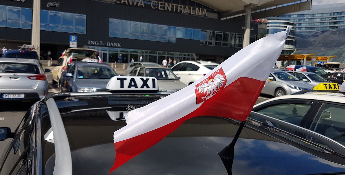 Tragedia w trzech aktach, czyli jak warszawscy taksówkarze przekonali mnie do Ubera