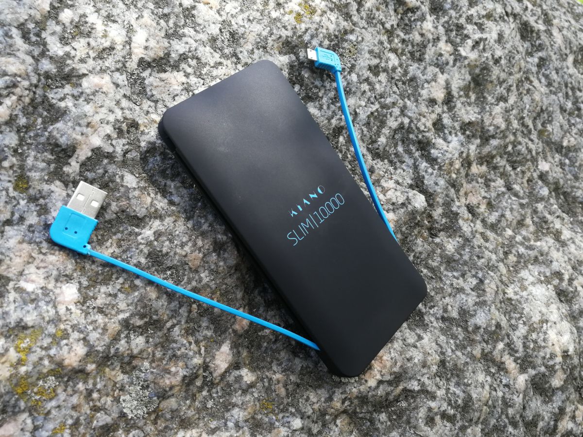 Kiano Slim 10000 to świetny powerbank z Biedronki. class="wp-image-576214" title="Kiano Slim 10000 to świetny i tani powerbank z Biedronki" 
