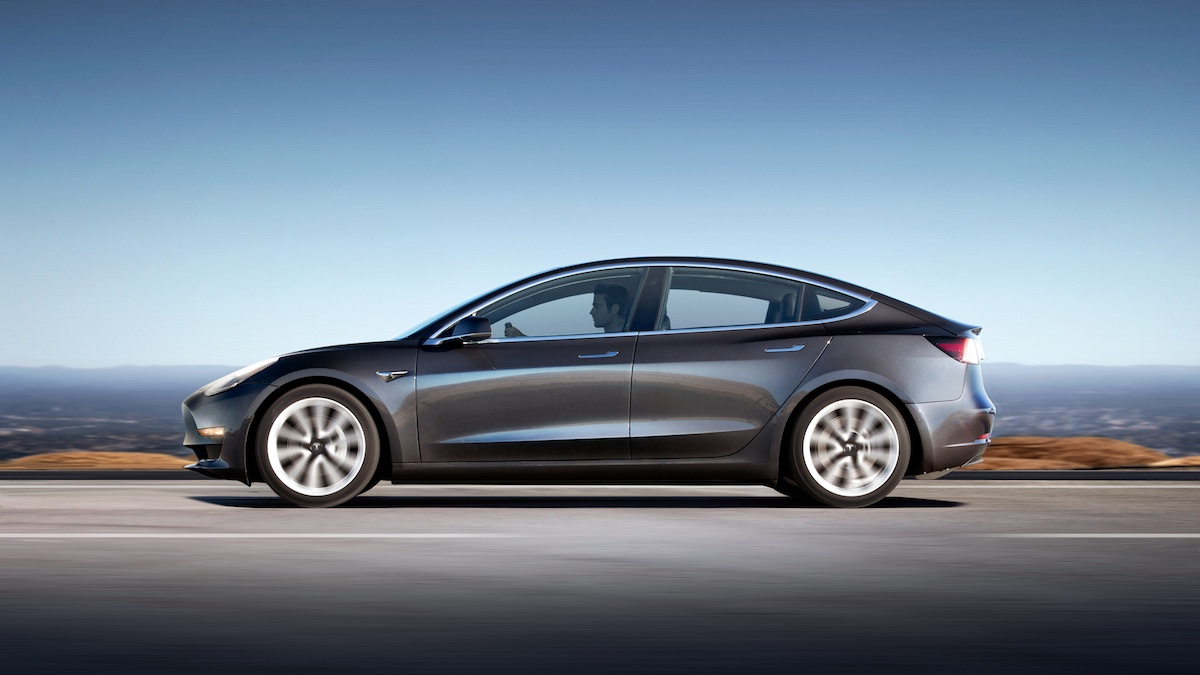 tesla model 3 cena class="wp-image-581272" 