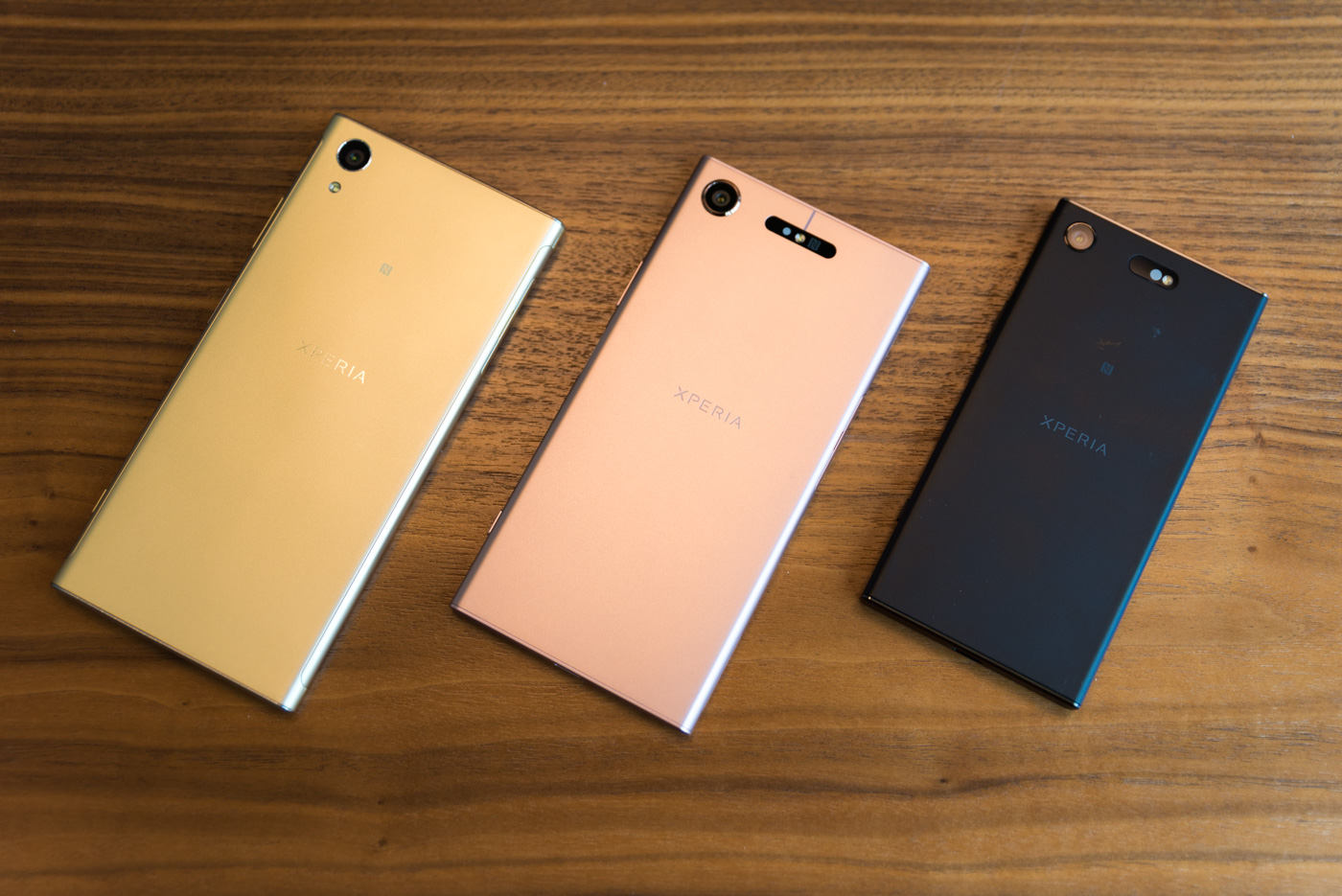 Od lewej: Sony Xpera XA1 Plus, Sony Xperia XZ1 oraz Sony Xperia XZ1 Compact. class="wp-image-587714" 