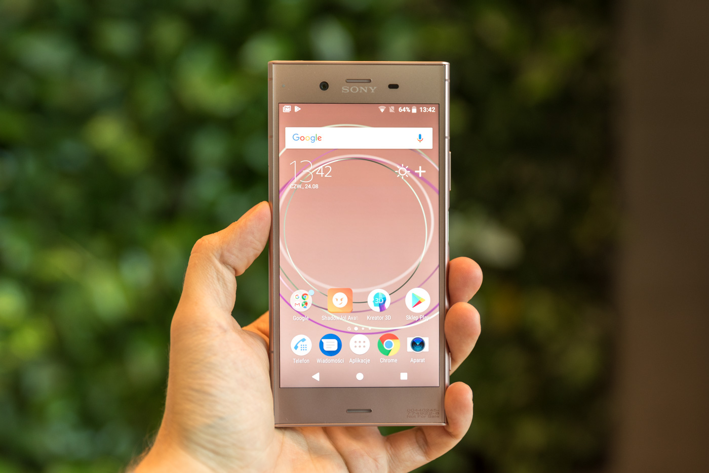 Sony zaprezentowało właśnie swój najnowszy telefon z najwyższej póki cenowej, jakościowej i wydajnościowej. Sony Xperia XZ1 na pierwszy rzut oka wydaje się naprawdę dobrym urządzeniem, którego kupno warto poważnie rozważyć. class="wp-image-587726" 