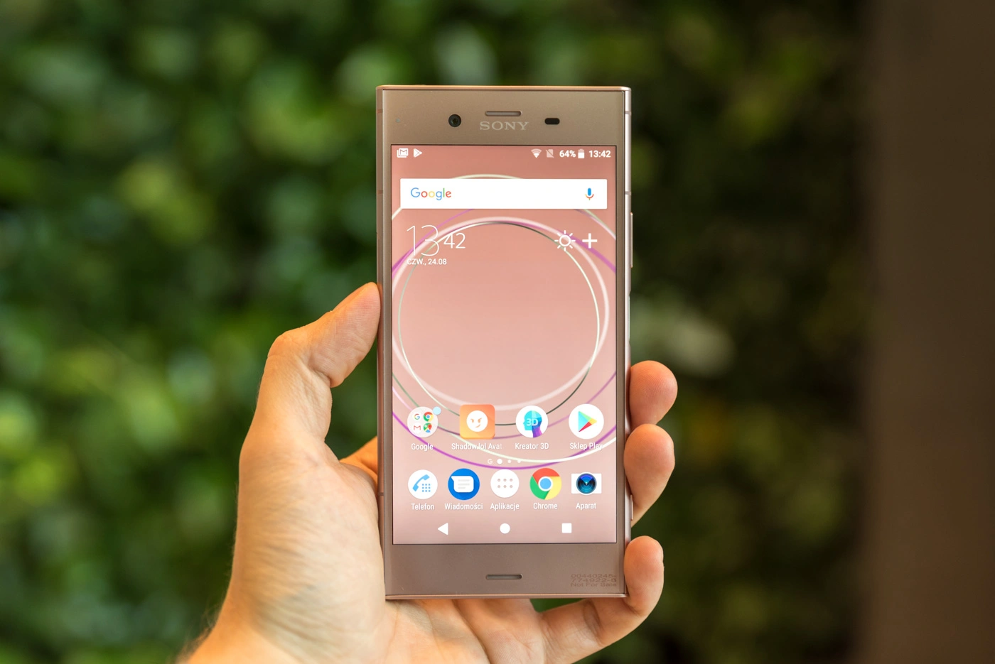 Sony zaprezentowało właśnie swój najnowszy telefon z najwyższej póki cenowej, jakościowej i wydajnościowej. Sony Xperia XZ1 na pierwszy rzut oka wydaje się naprawdę dobrym urządzeniem, którego kupno warto poważnie rozważyć. class="wp-image-587726"