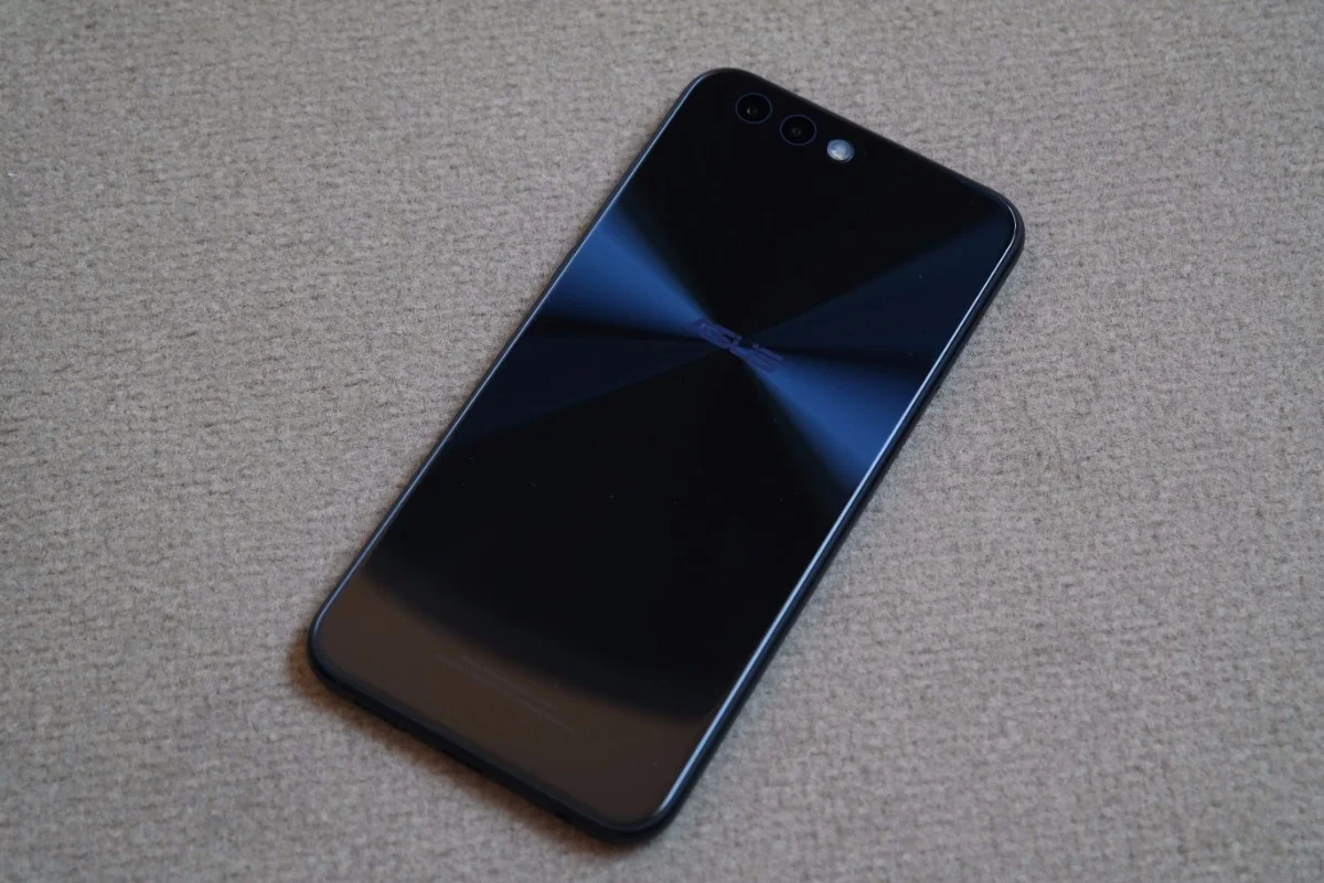 Asus ZenFone 4 class="wp-image-593971" 