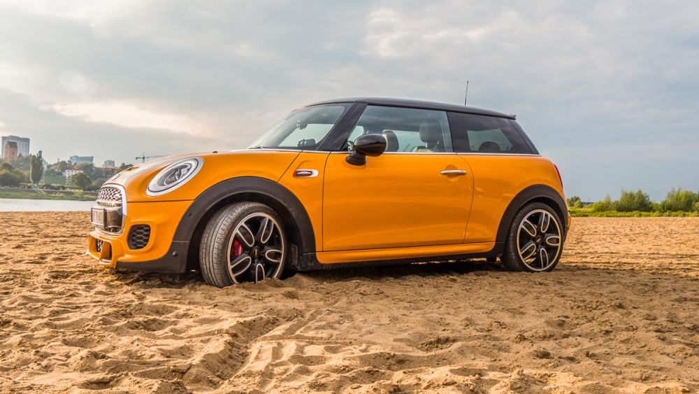 mini john cooper works test-2 class="wp-image-591745" 