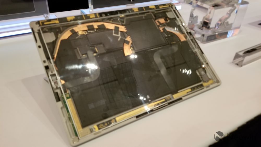 Surface Pro LTE class="wp-image-598070" 