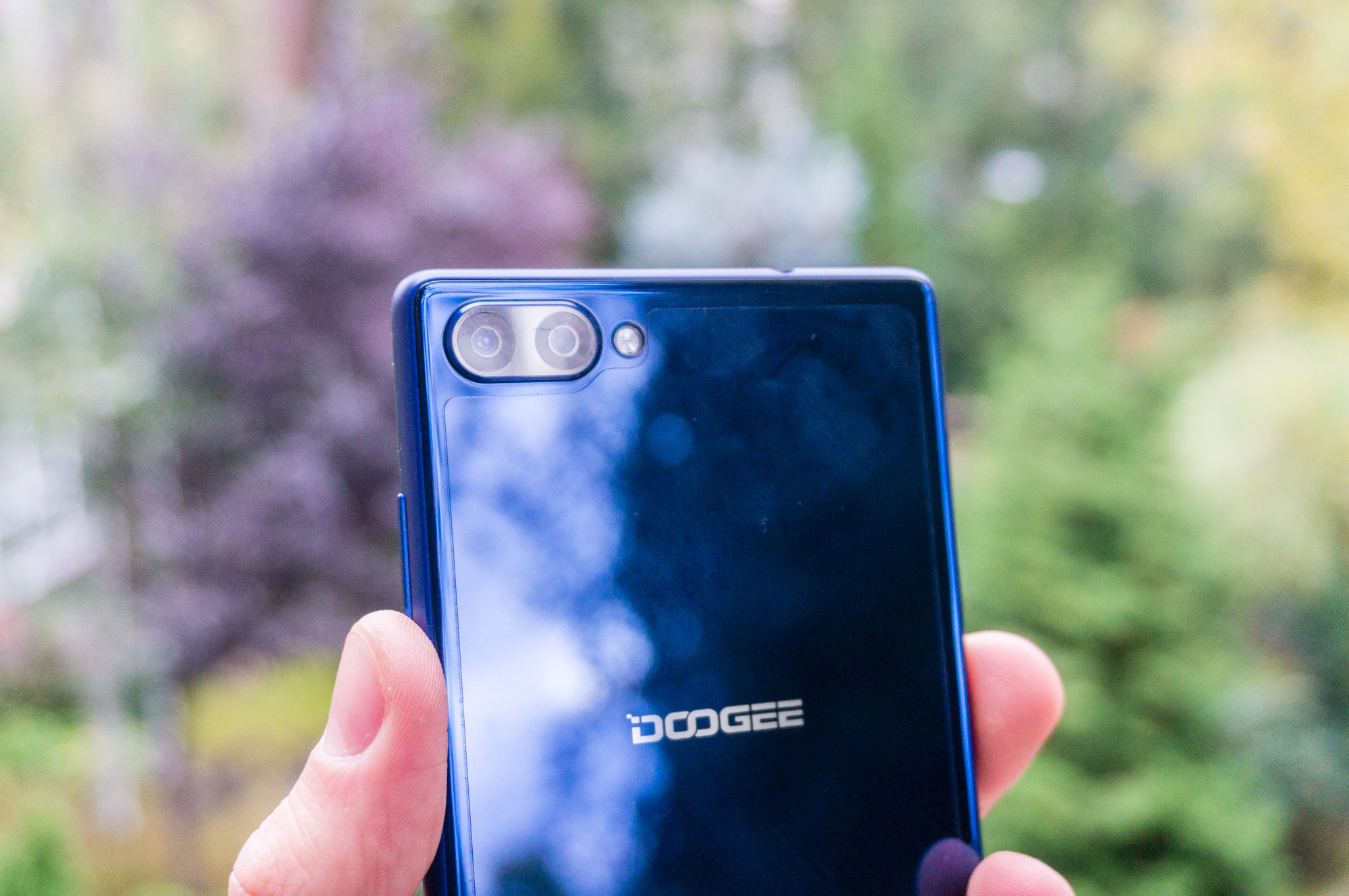 Sprawdziłem bardzo tani, chiński, bezramowy smartfon – Doogee Mix