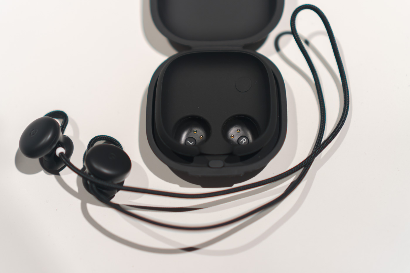 Google Pixel Buds class="wp-image-603446" 