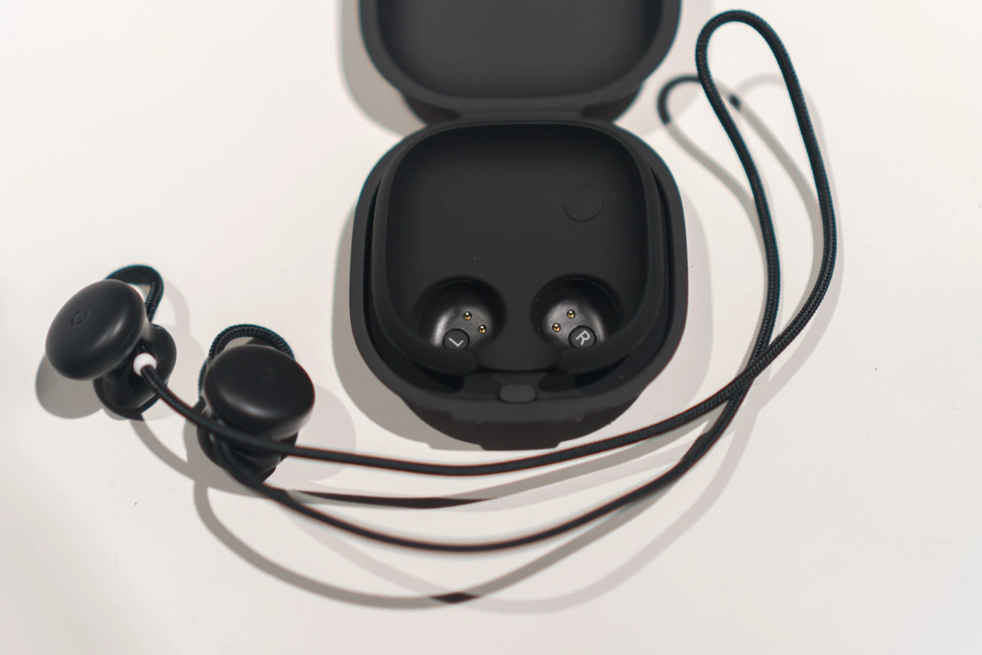 Google Pixel Buds class="wp-image-603446" 