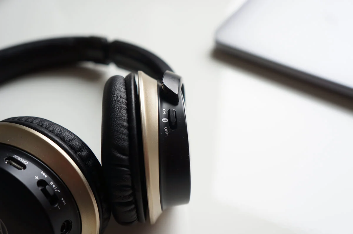 Słuchawki Audio-Technica ATH-AR3BT obsłużą 8 urządzeń. Sprawdziliśmy, jak grają