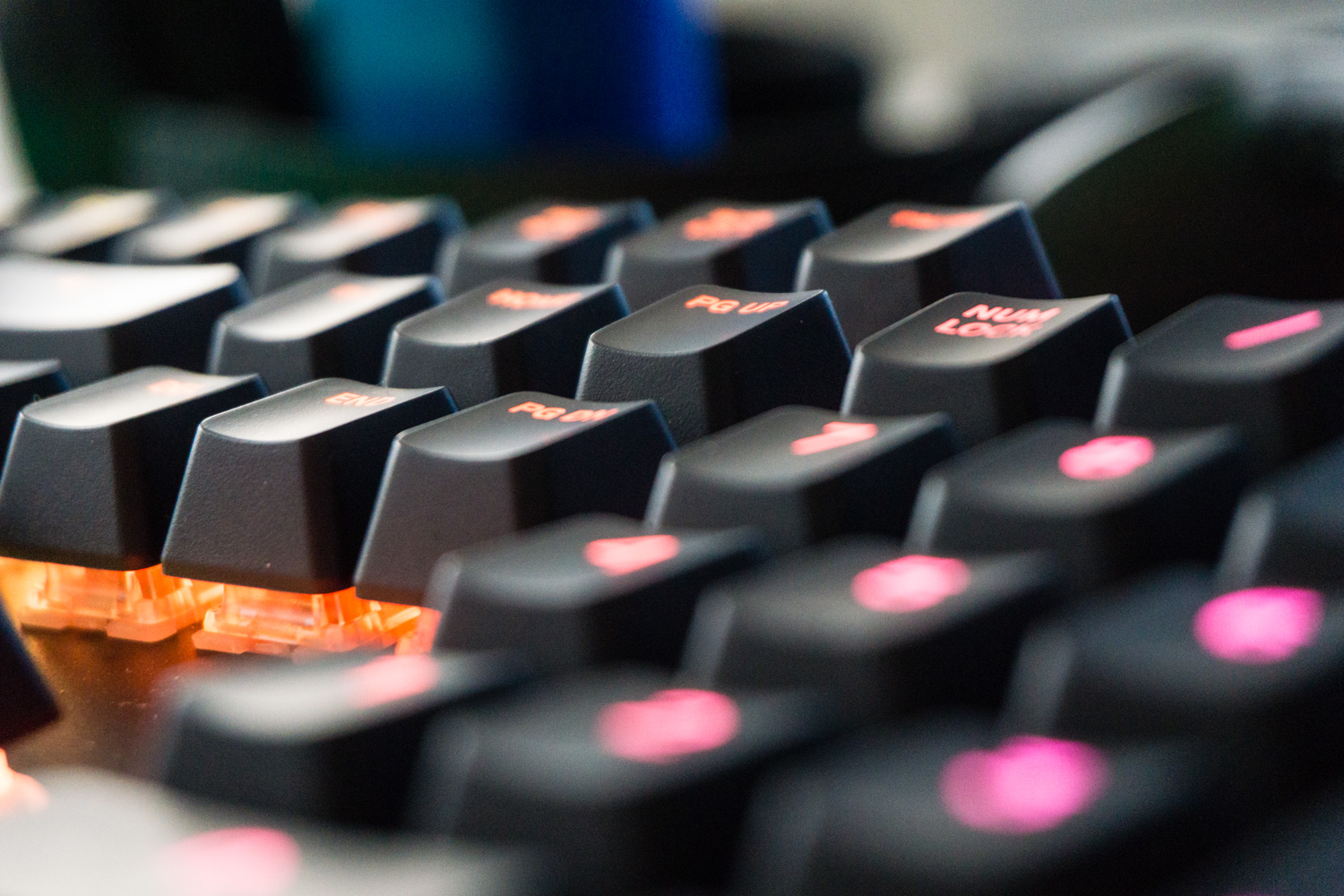 Recenzja klawiatury SteelSeries Apex M750 - ma przełączniki QX2!