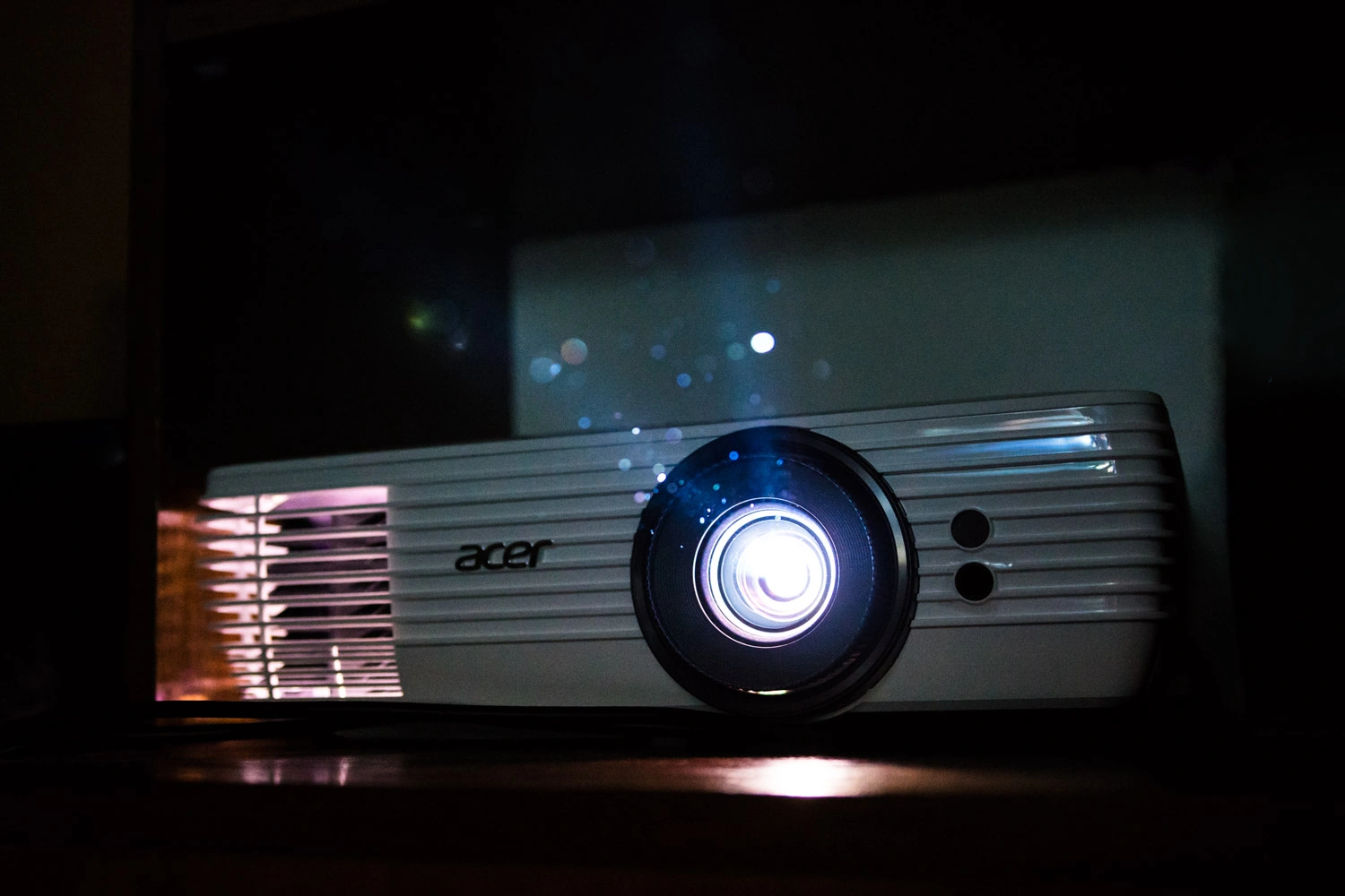 Projektor 4K Acer V7850 - recenzja class="wp-image-627136"