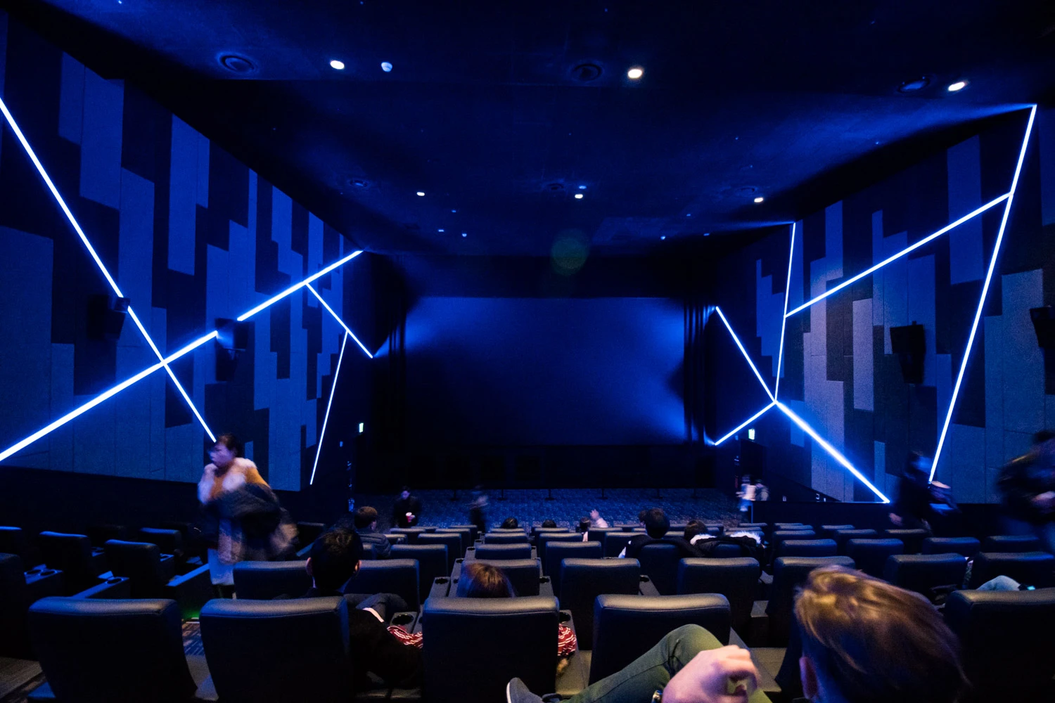 sala kinowa samsung LED class="wp-image-640680"