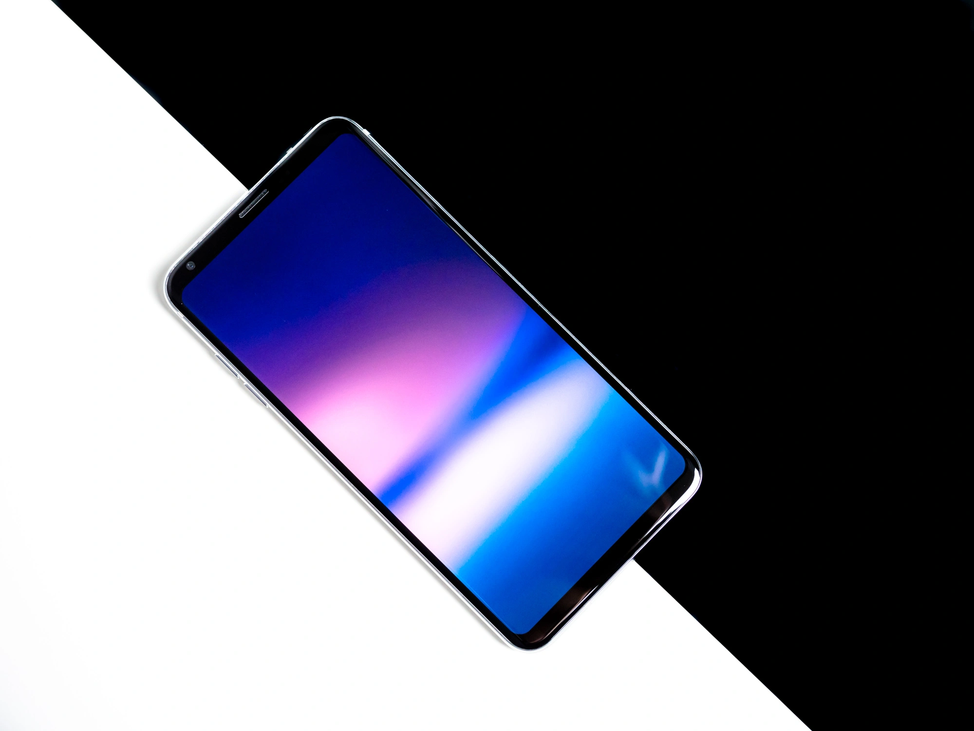 Nowa wersja LG V30 jest już w drodze. Uzbrojona w sztuczną inteligencję