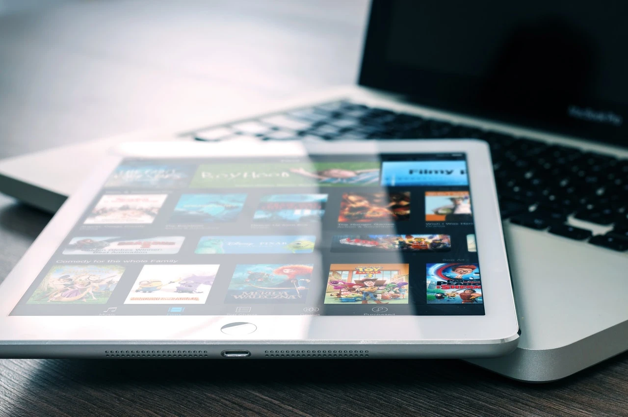 apple kupi netfliksa