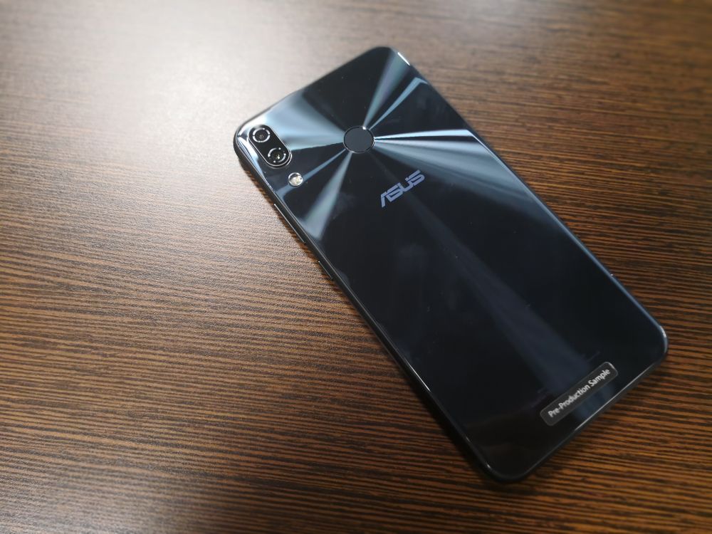 Asus Zenfone 5 class="wp-image-689227" 