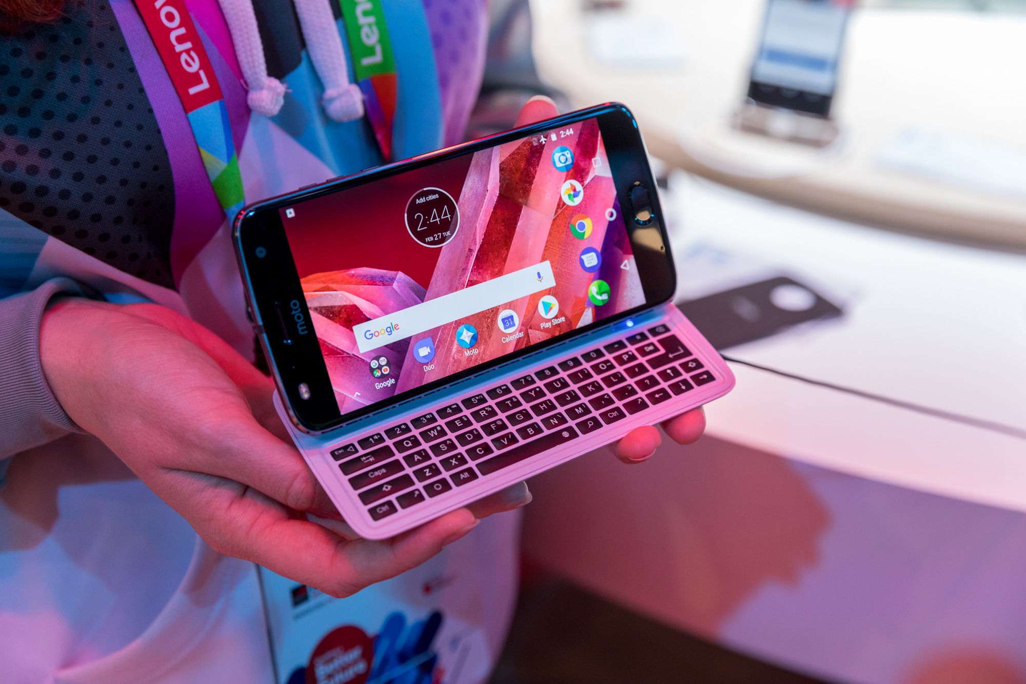 Moto Mods class="wp-image-689683" 