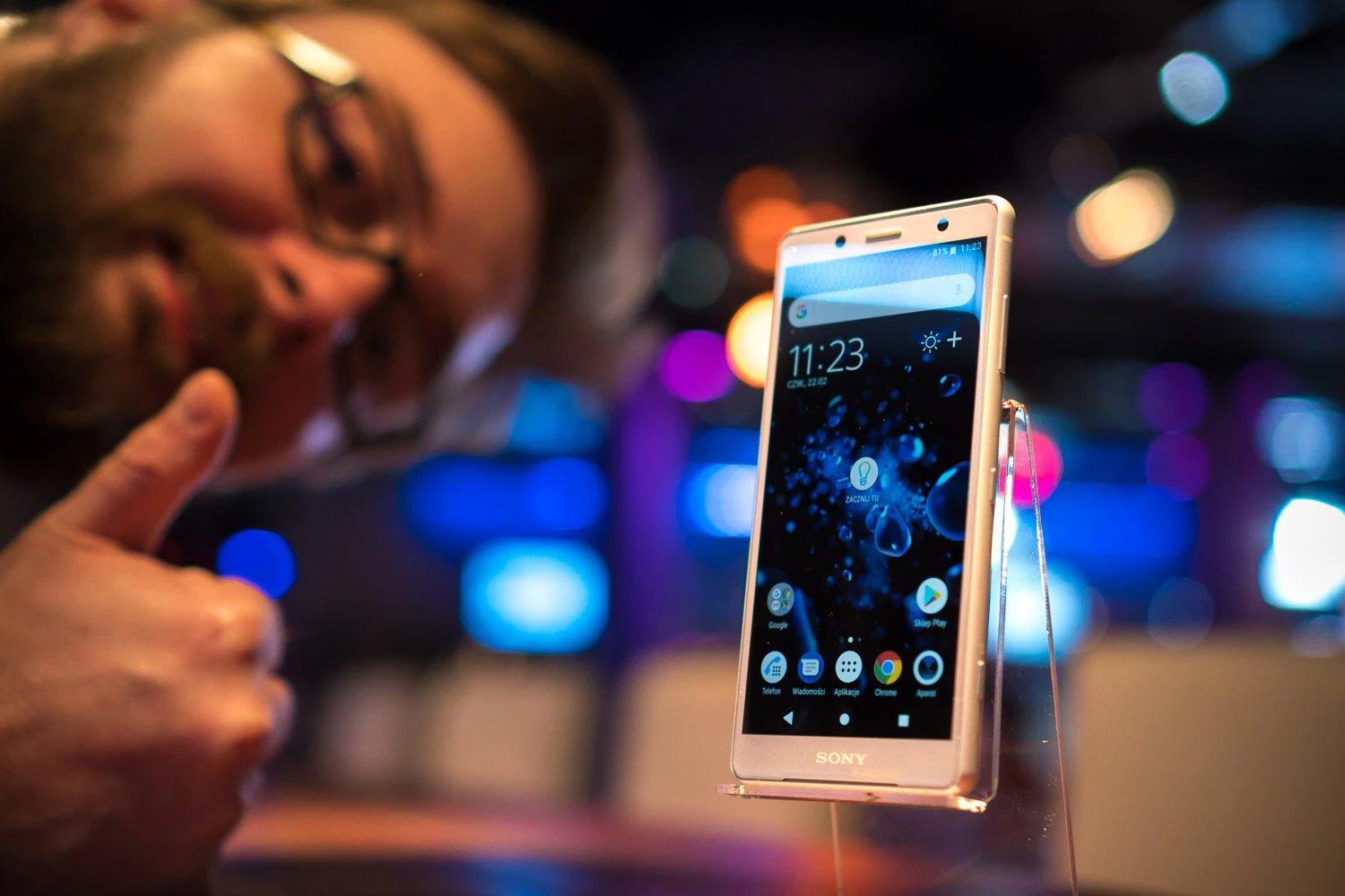 Sony Xperia XZ2 - adapter słuchawkowy uniemożliwia ładowanie