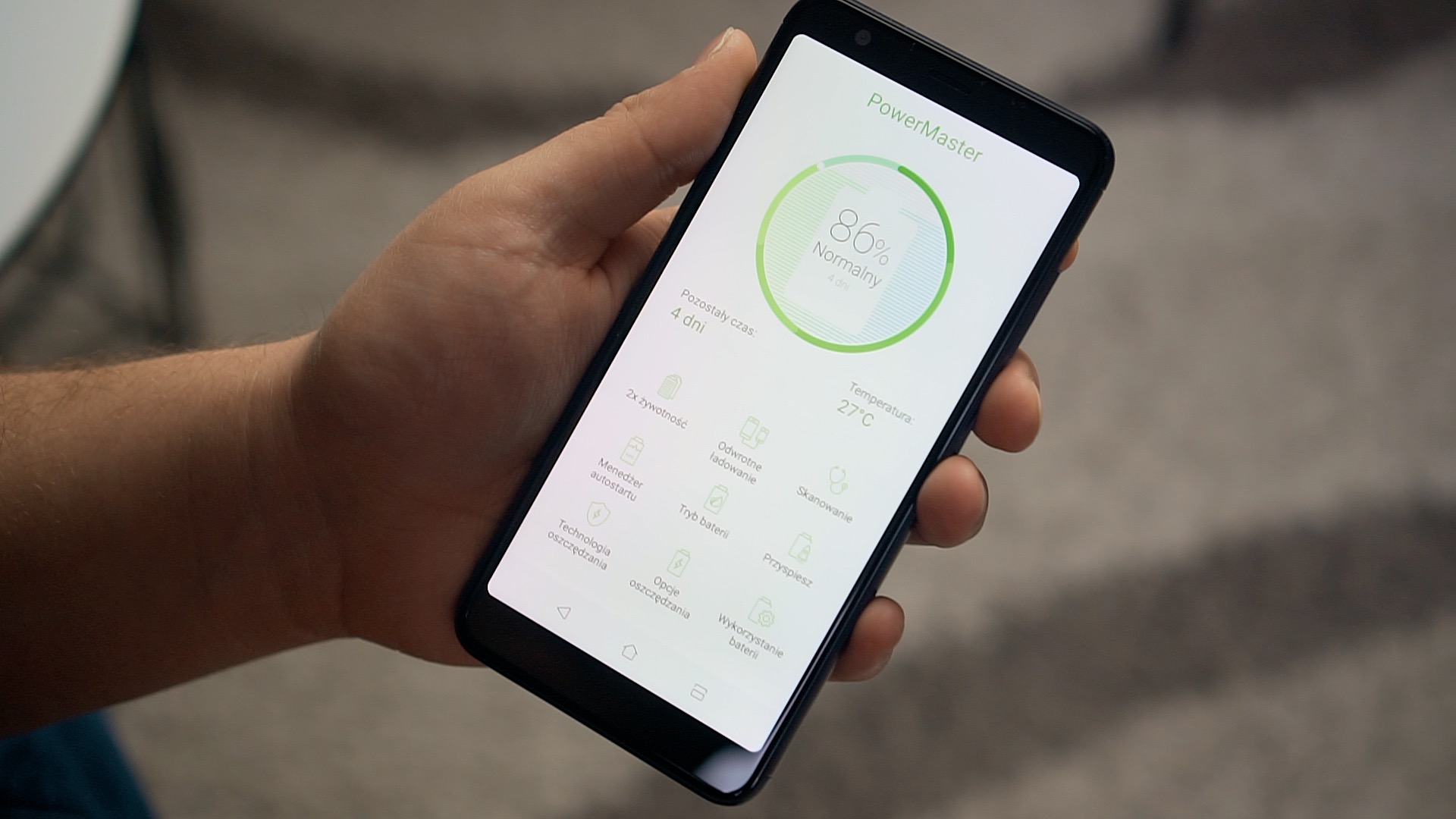 Krótki czas pracy to jedna z największych wad większości obecnych smartfonów. Na szczęście na rynku pojawia się coraz więcej modeli wyposażonych w pojemne ogniwa, które mają zapewniać długi czas pracy. Co więcej, smartfon z dużym akumulatorem można już kupić za mniej niż 1000 zł. class="wp-image-701433" 
