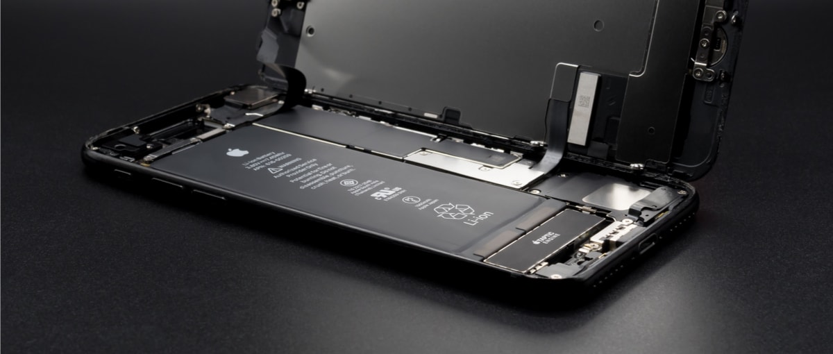 Spowalnianie iPhone’ów bez tajemnic – jak włączyć/wyłączyć i o co właściwie chodzi w najważniejszej zmianie w iOS 11.3?