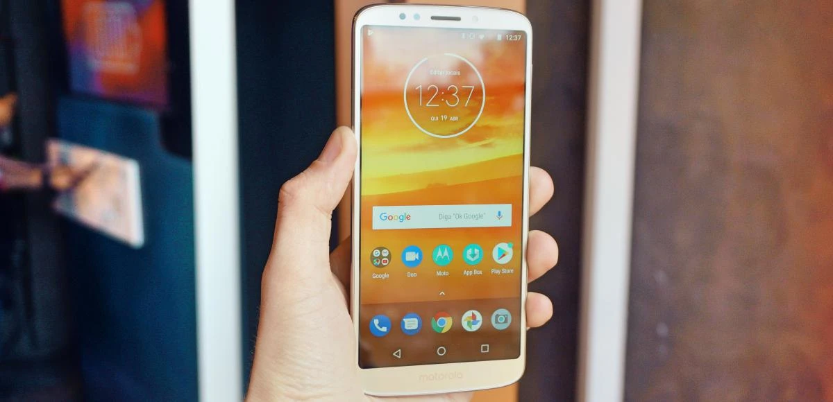 Akumulator 5000 mAh i 6-calowy ekran za 799 zł. Oto Motorola E5 Plus