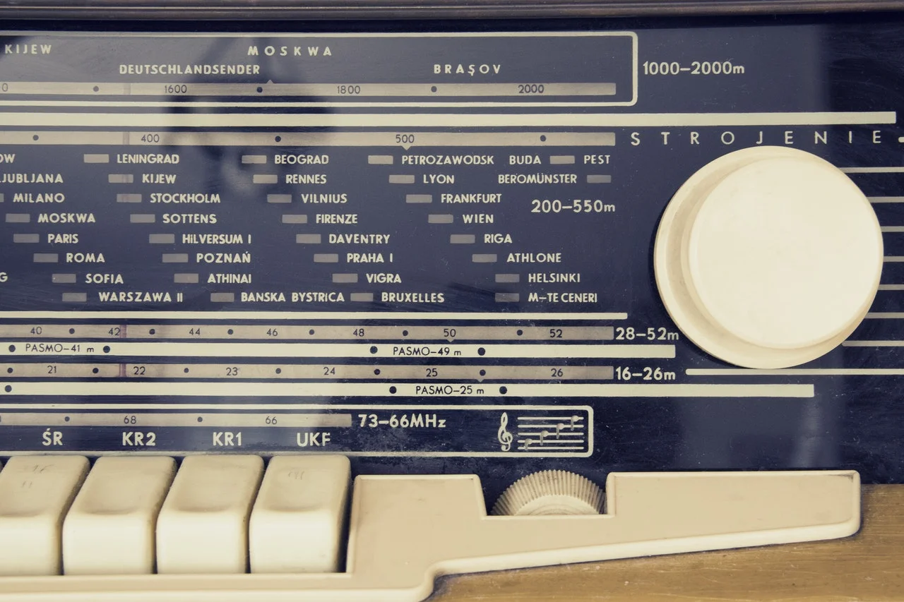 strony radiostacji