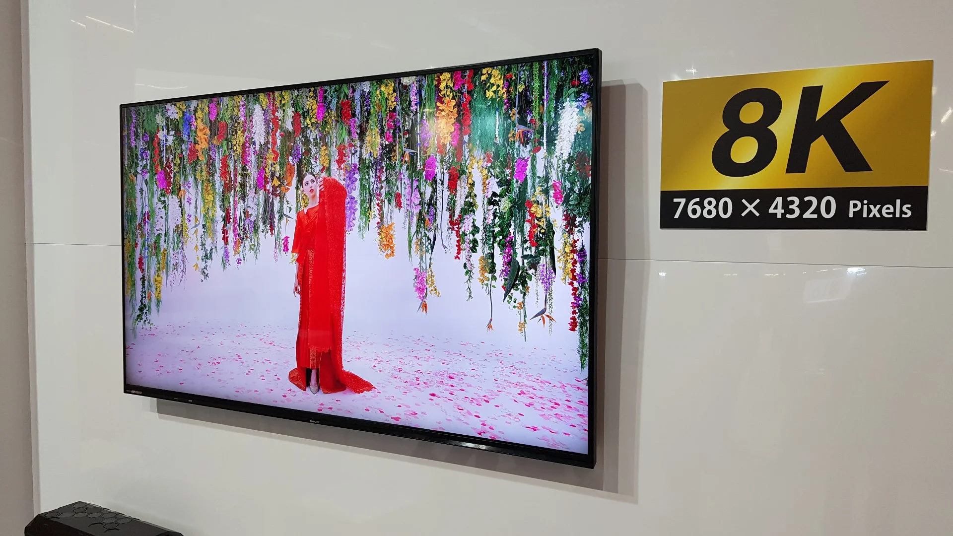 telewizor 8k sharp aquos electronics show