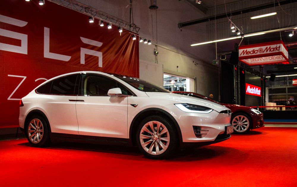 tesla-electronics-show-3 class="wp-image-717201" 