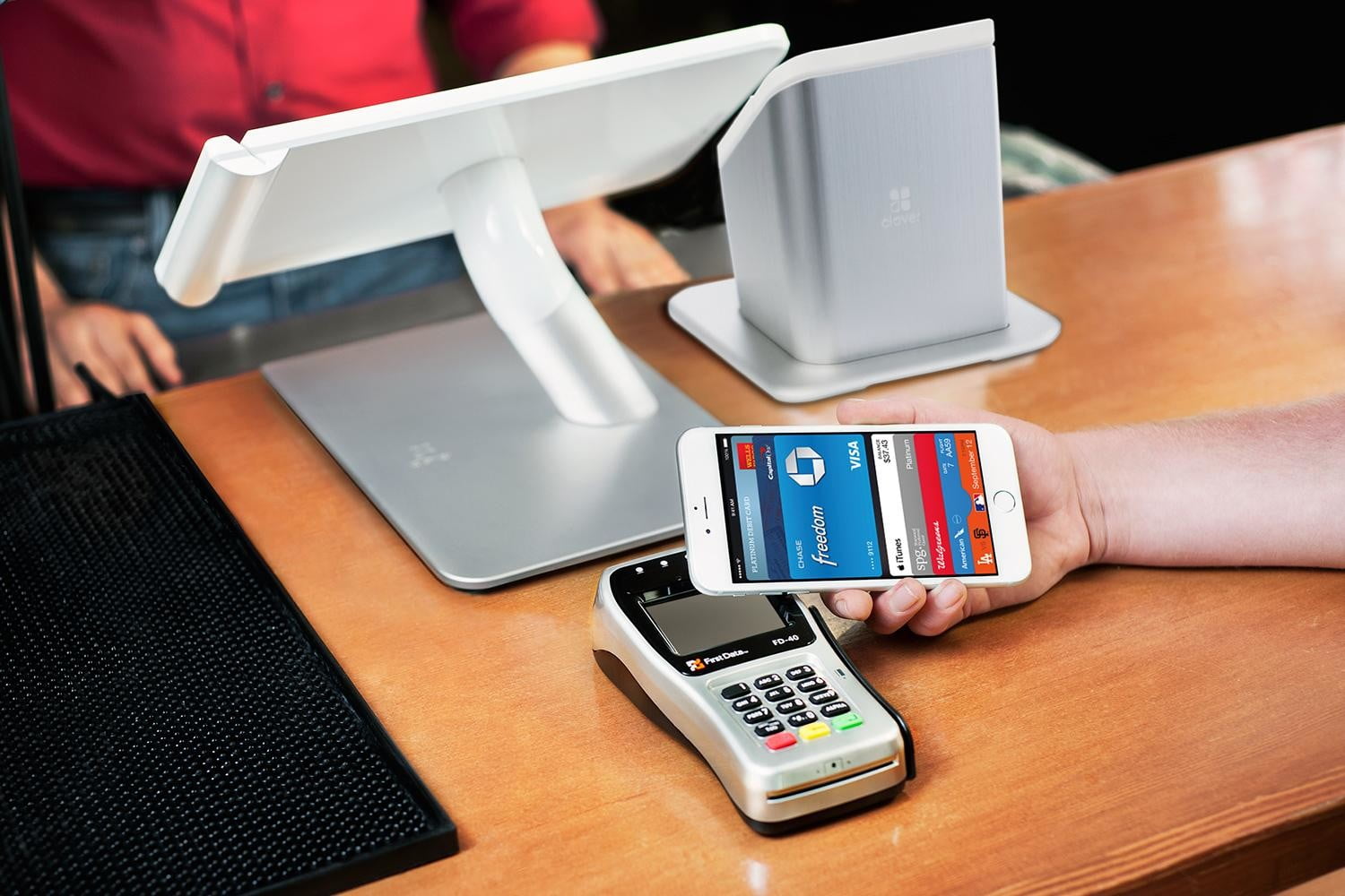 Tim Cook oficjalnie potwierdził: Apple Pay wejdzie do Polski