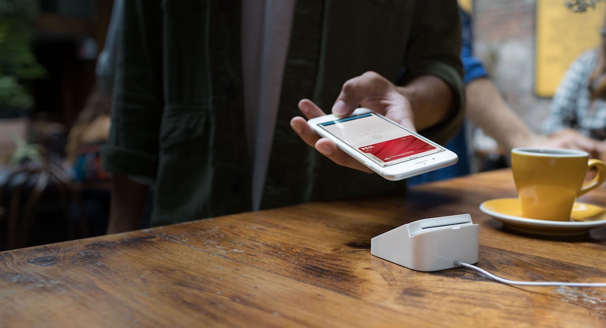 Apple Pay w Polsce - lista banków, jak płacić, jaki iPhone?