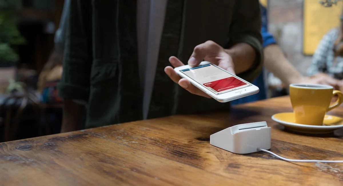 Apple Pay w Polsce - lista banków, jak płacić, jaki iPhone?