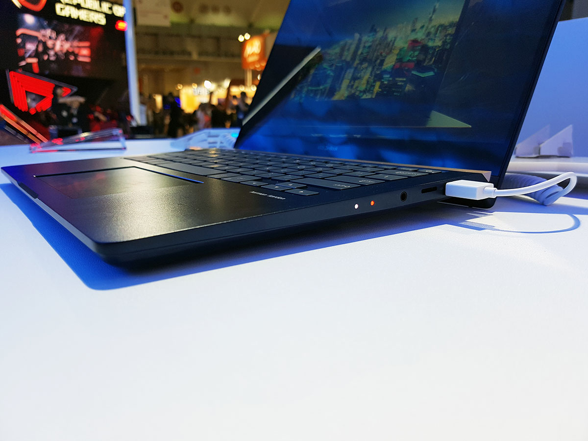 Asus ScreenPad class="wp-image-744388" 