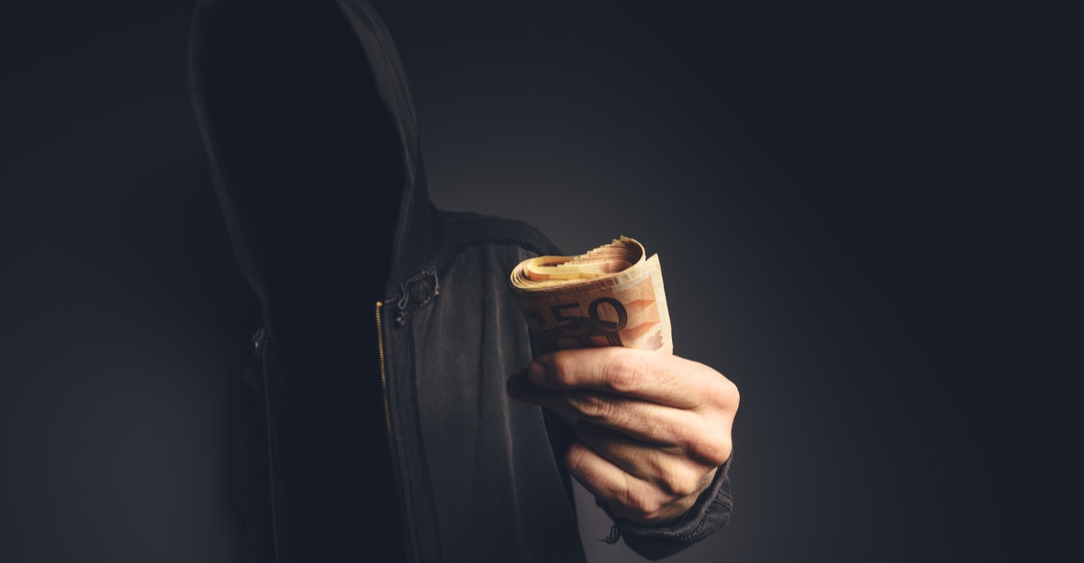 „Masz przejebane (…) Jak nie chcesz iść siedzieć, to lepiej się ze mną skontaktuj” - Polacy odbierają maile od szantażysty