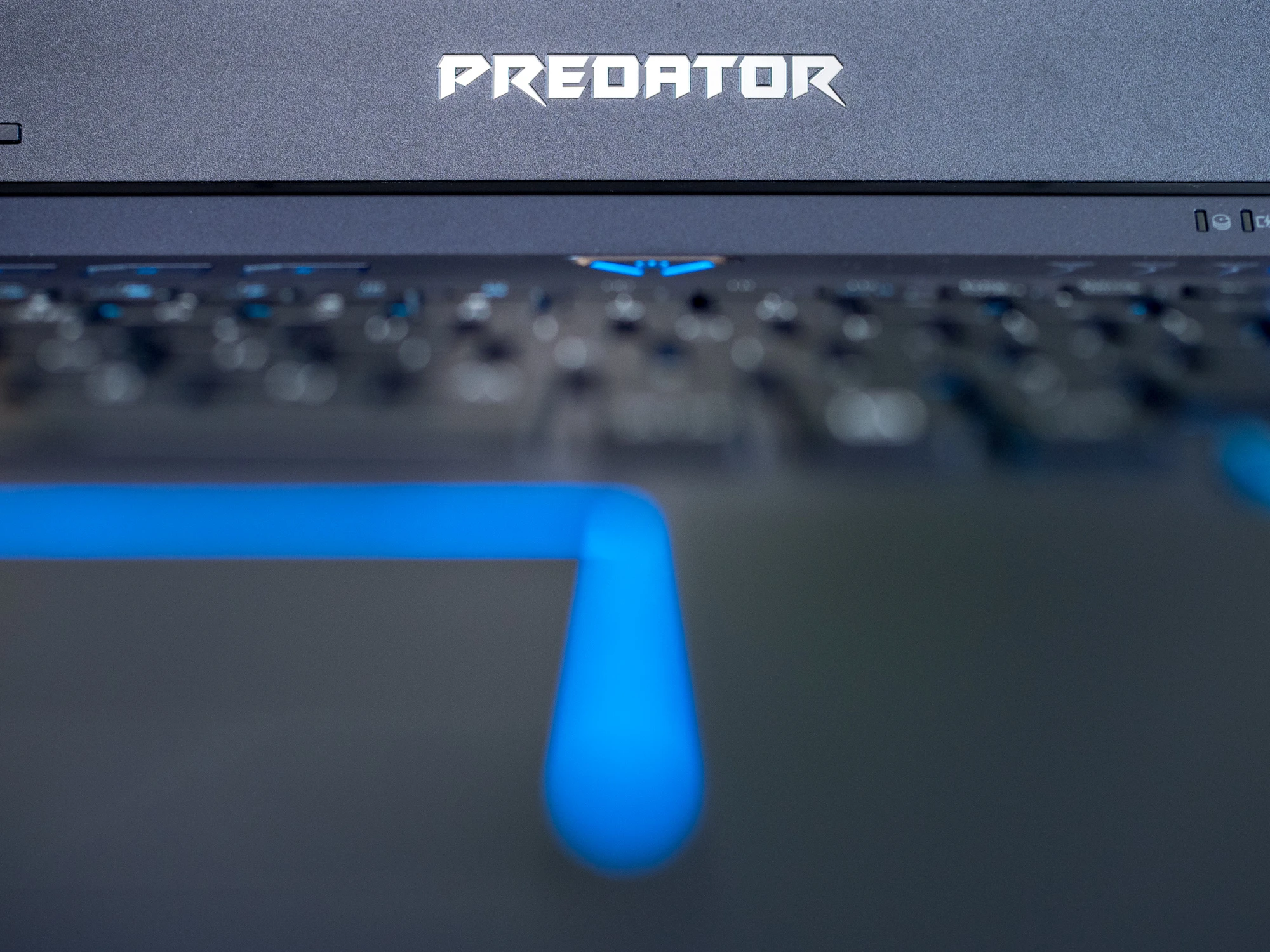 Acer Predator Helios 500 - producent postawił na czerwoną kolorystykę. class="wp-image-777391"