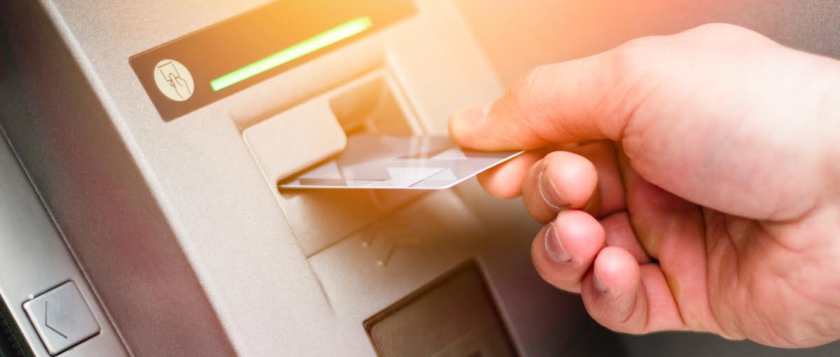 Bankomaty w Polsce, czyli mniej i rzadziej.